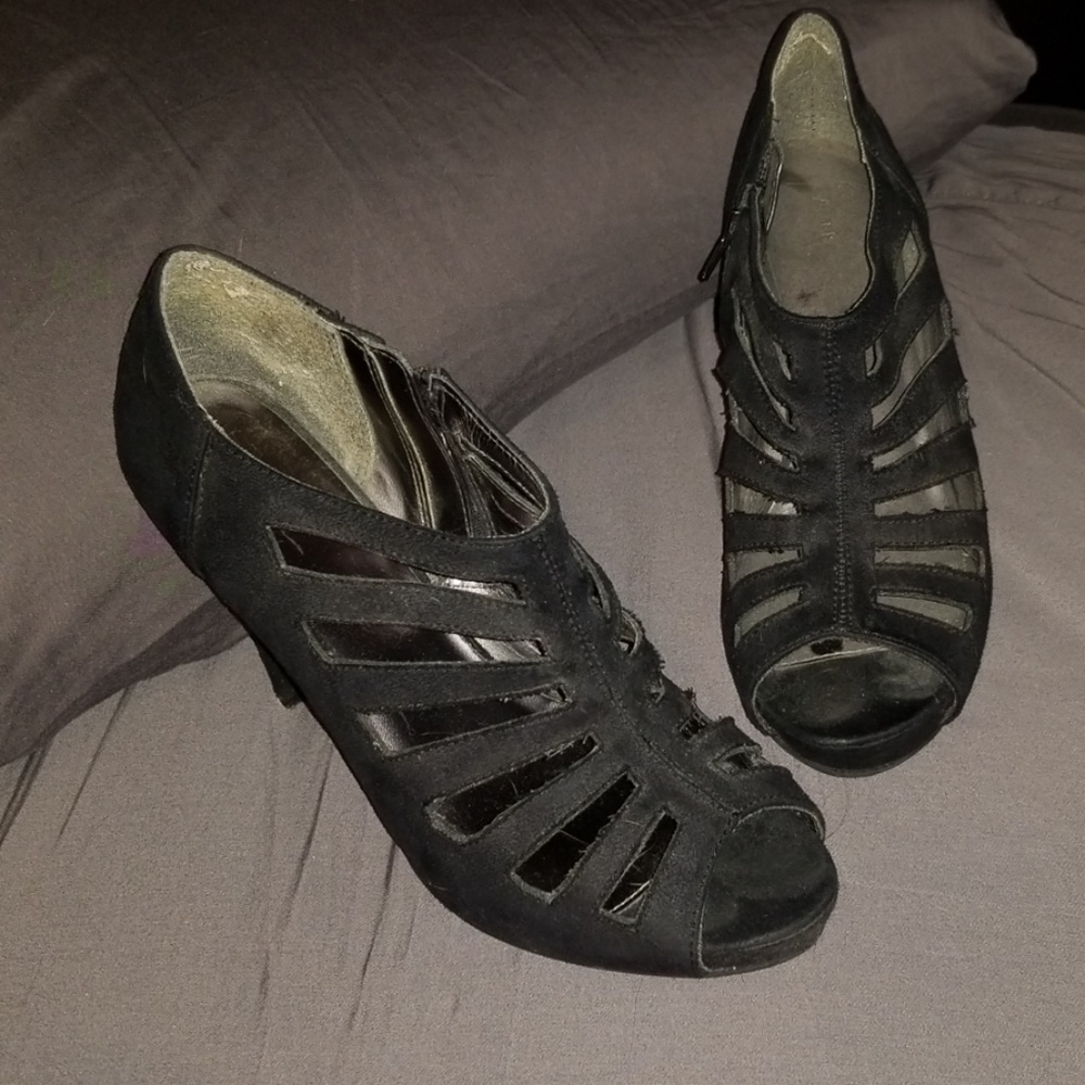 Apt 9 size 10 black strappy booties